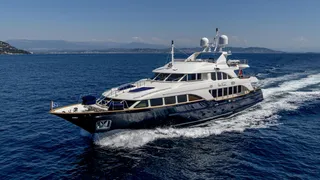 37m Benetti Classic 120 motor yacht Sea BlueZ sold in-house